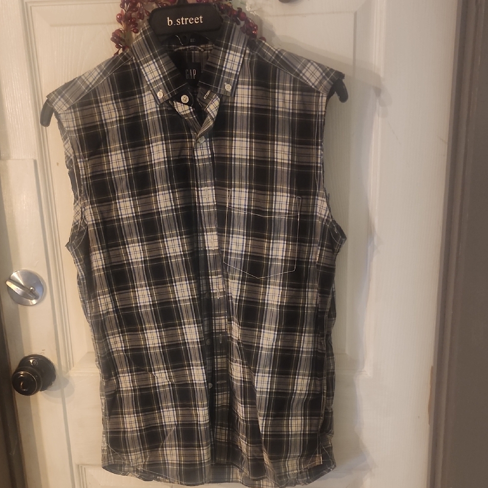 GAP Black and White Plaid Sleeveless Shirt